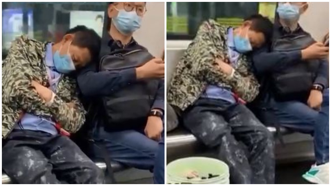 工人累倒靠他肩睡著　暖男維持同姿勢到下車：不忍吵醒他