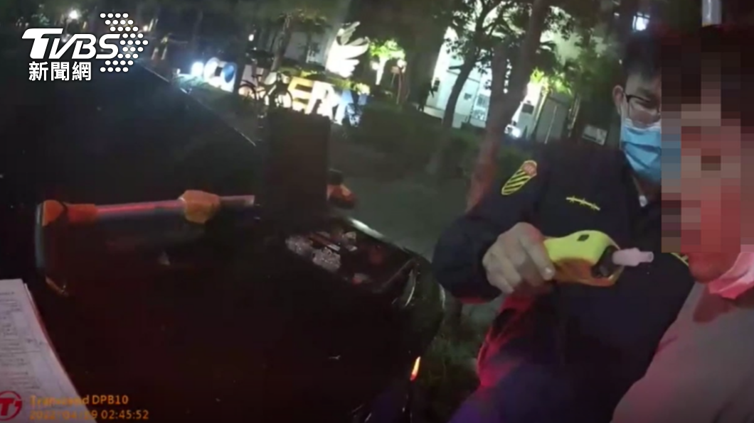 打保齡球？男酒後精神不濟　開車撞倒警局旁7機車  