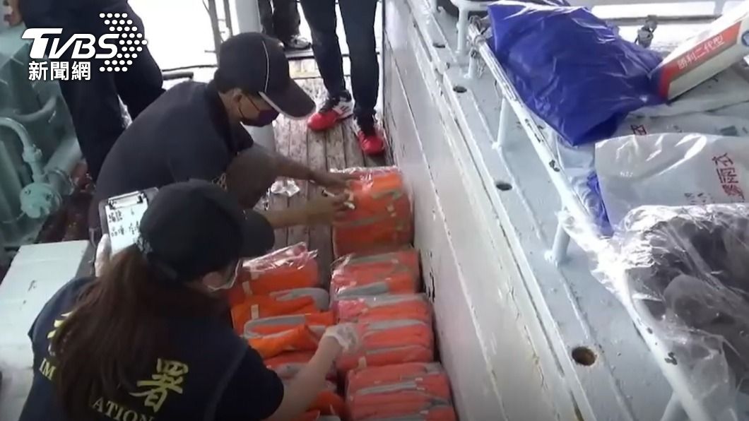 曾有船上漁工衣物遭扔下海。(圖/TVBS)