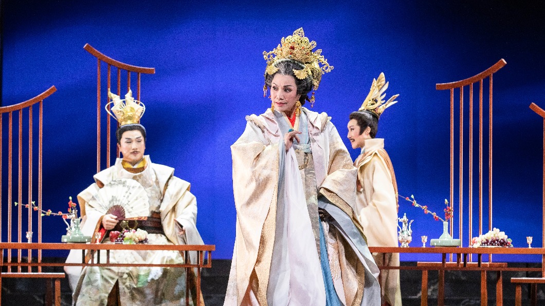 京劇名角挑戰演出歌仔戲 唐美雲大讚嗓音神似「費玉清」