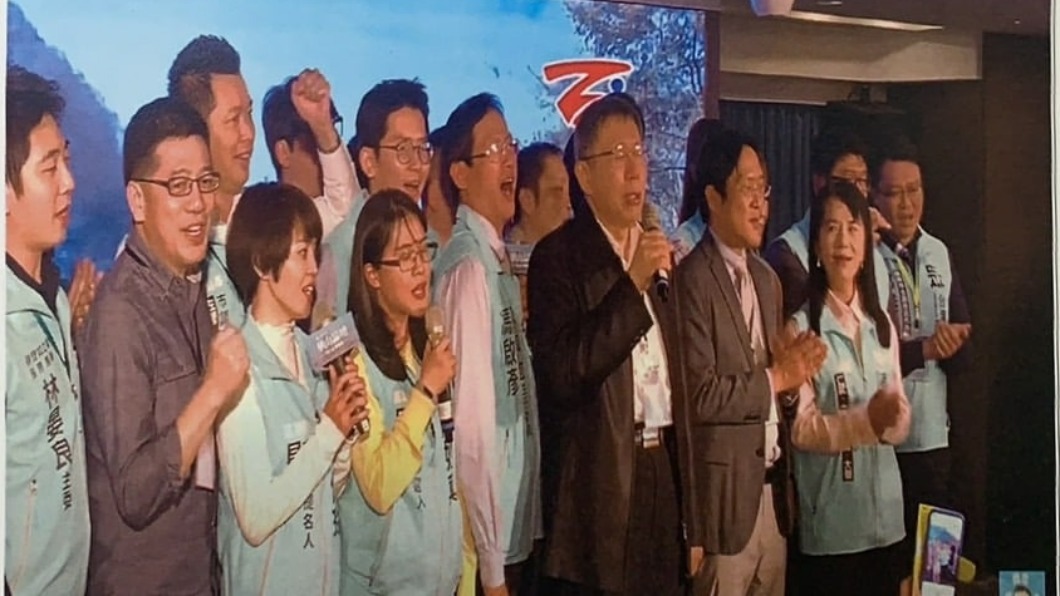 柯文哲無罩高歌遭陳其邁開罰 她護主高喊「罰款我扛!」