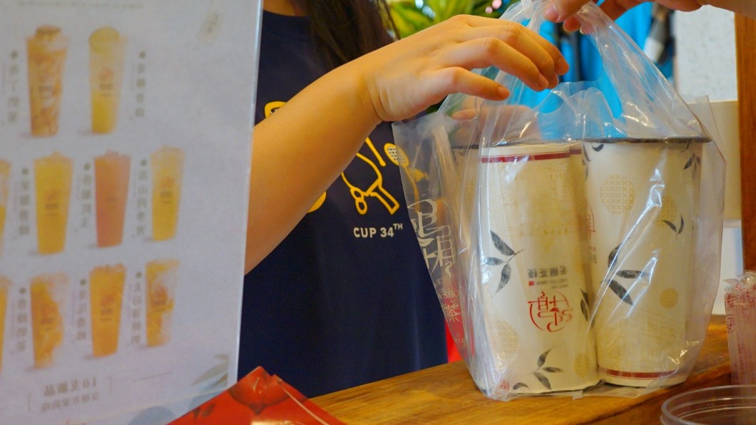 老賴茶棧「豆香紅茶」超商現在也喝得到。(圖/翻攝自老賴茶棧臉書)