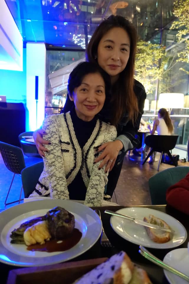 鮑起靜當初為了照顧家庭、事業兩頭忙,如今女兒也長大了。(圖/翻攝自鮑起靜臉書)
