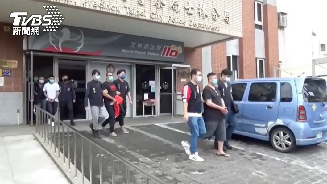 周嫌與旗下6名小弟全被警方移送法辦。（圖／TVBS）