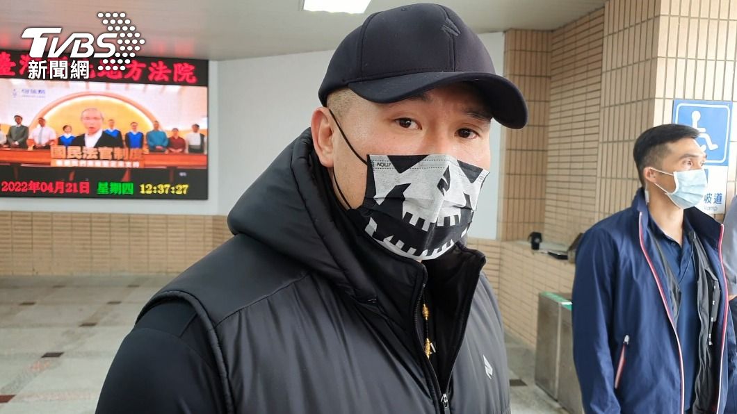 館長表示自己是支持疫苗打三劑，不過他認為應該要有配套措施。（圖／TVBS）
