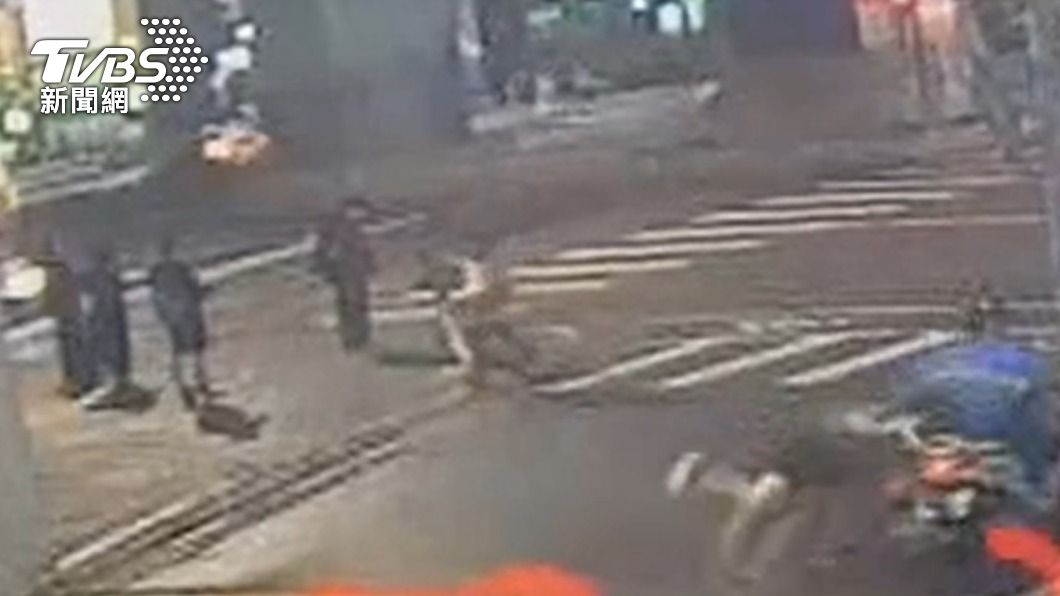 無業男半小時連續飛車行搶2路人　還贓車還變裝仍遭逮