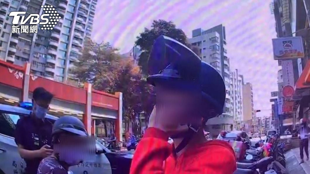 我叫阿輝！媽寶通緝犯亂報姓名　母電話擴音打臉