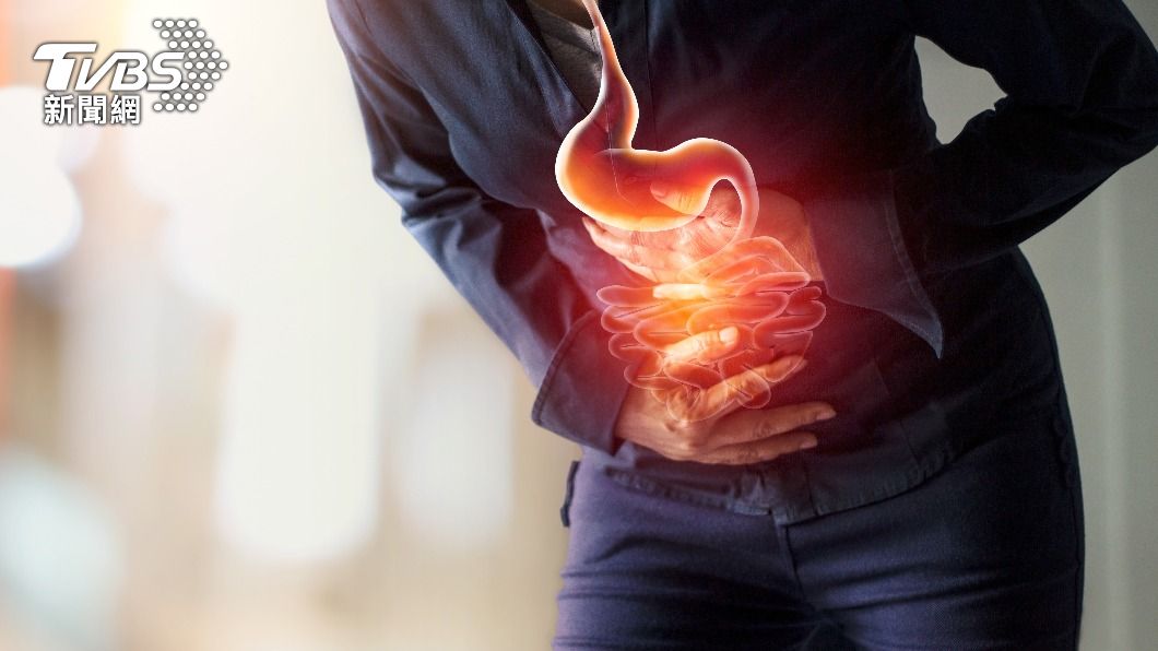 打嗝若有腐臭味,要留意胃部的健康狀況。(示意圖/shutterstock達志影像)