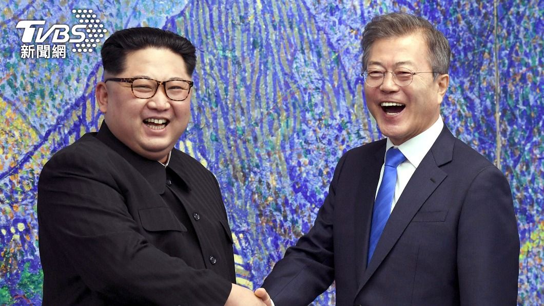 金正恩與文在寅於2018年5月二度會談。(圖/達志影像美聯社)