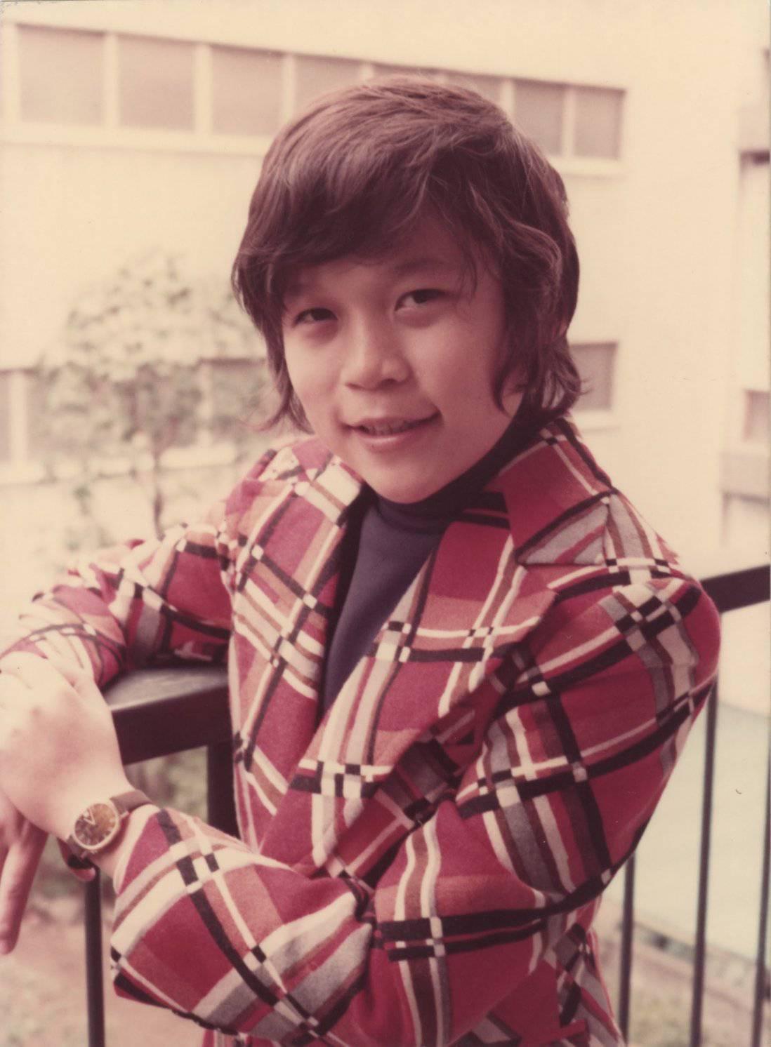 洪榮宏年輕時在歌廳是大紅人,也因此被黑道盯上。(圖/翻攝自洪榮宏臉書)