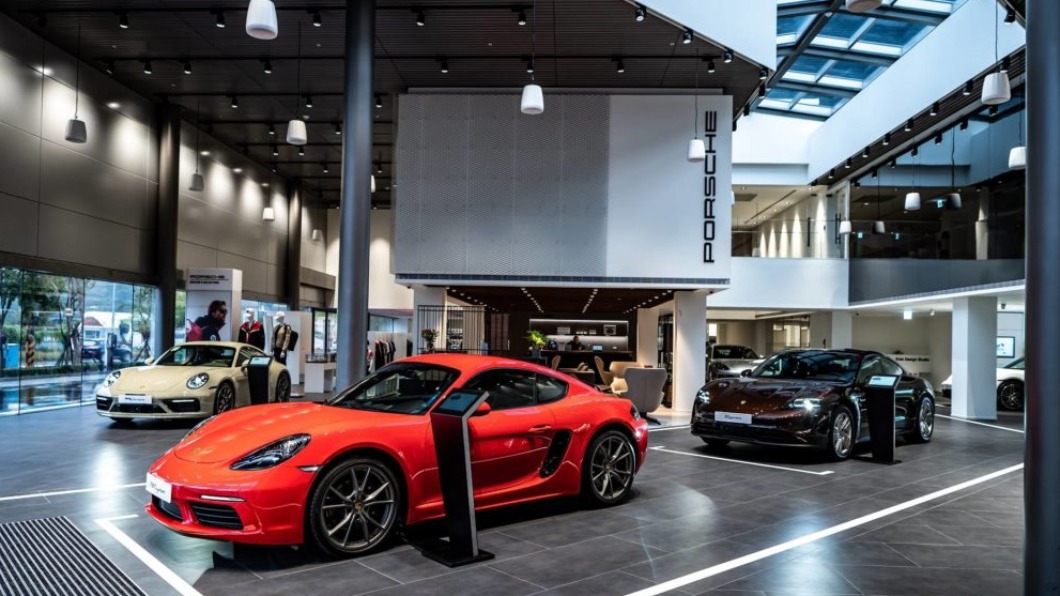 實體店面只有新車,線上有中古車。(圖/翻攝自Porsche)