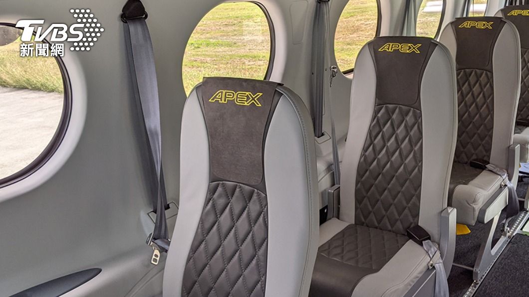 透過客機的方式來導覽。（圖／TVBS）