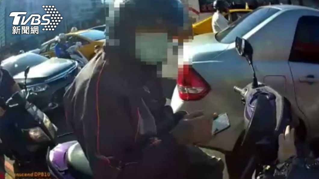 喝完啤酒宿醉還騎車上班 男騎士「這舉動」露餡慘遭警逮