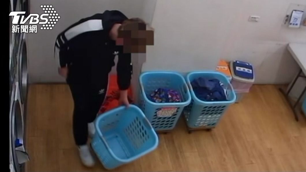 衣服洗好後,男子連同其他女客人的衣服一起打包帶走。(圖/TVBS)