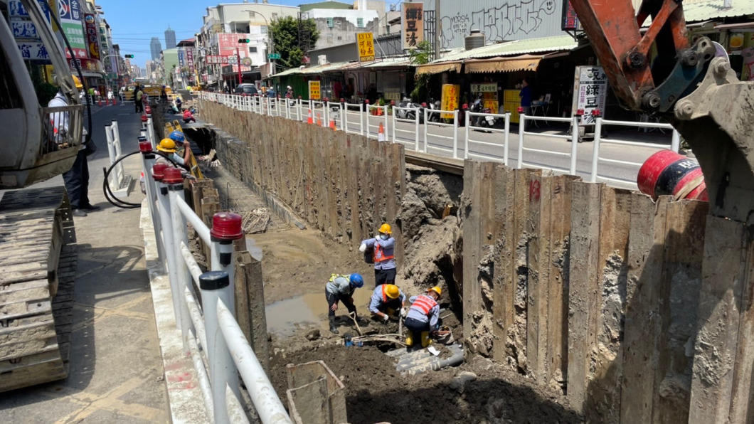 疑包商施工害饋線跳脫!高雄5730戶停電 陸續修復中
