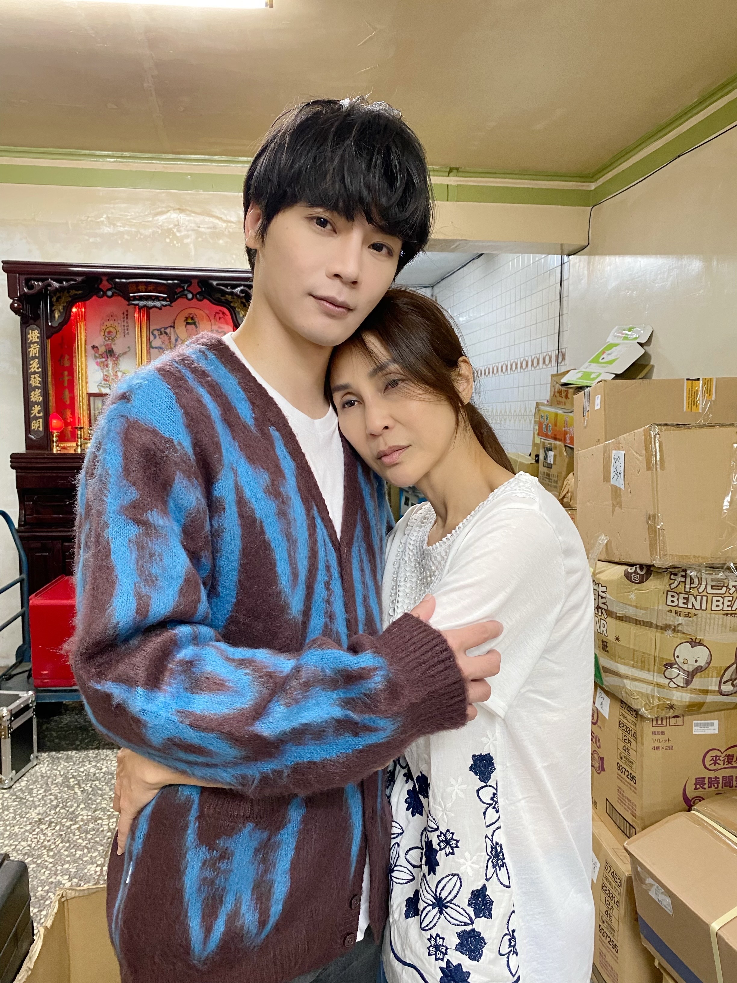 梁佑南(右)談及母親時忍不住淚崩。(圖/單純夢想文創事業提供)