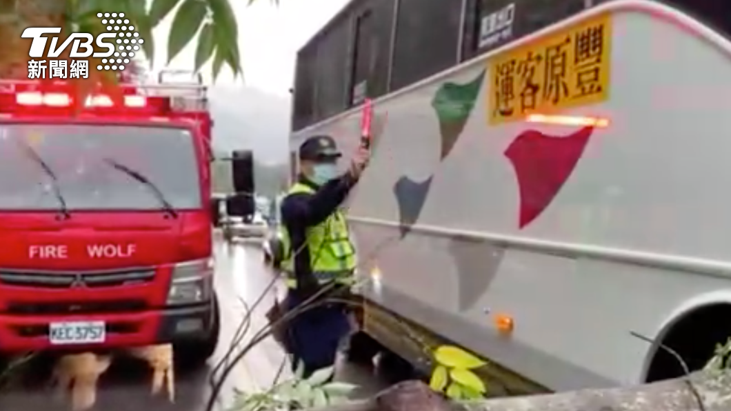 中橫公路恢復單向通車。(圖/TVBS)