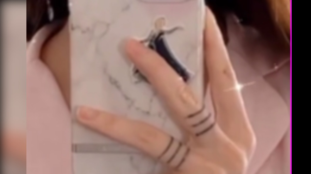 王敏奕隨即於IG限時曬出婚戒紋身收行動闢謠。（圖／翻攝自王敏奕IG）
