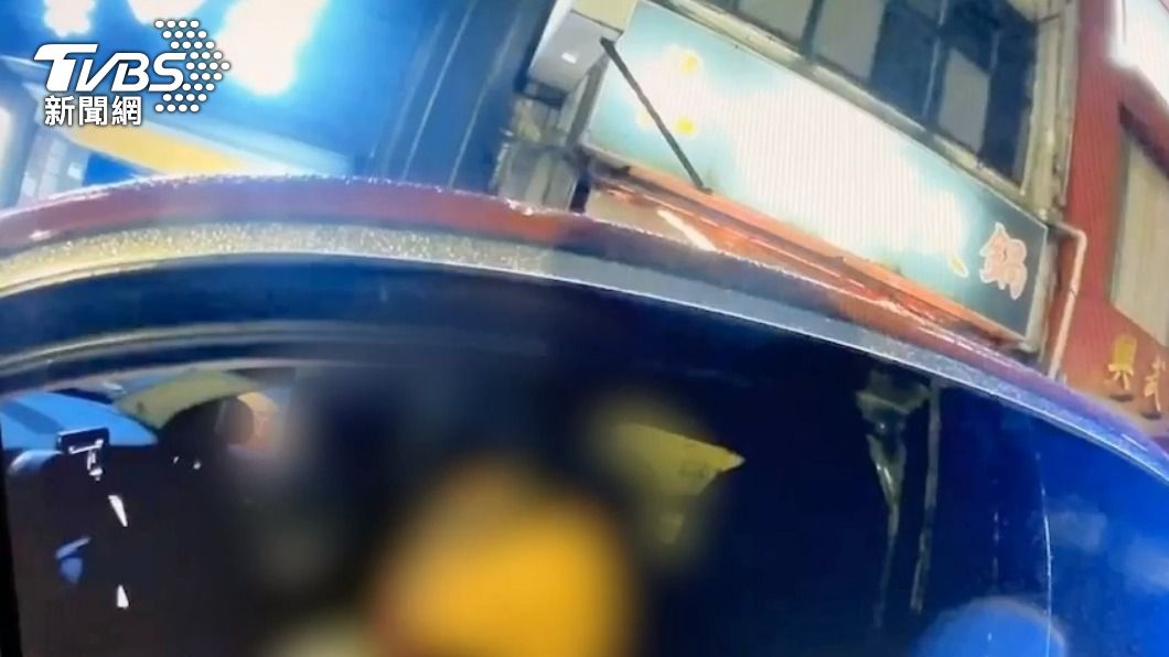 警方攔車開單。（圖／TVBS）