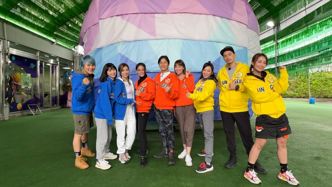《飢餓遊戲》主持群與來賓合影。（圖／中視提供）
