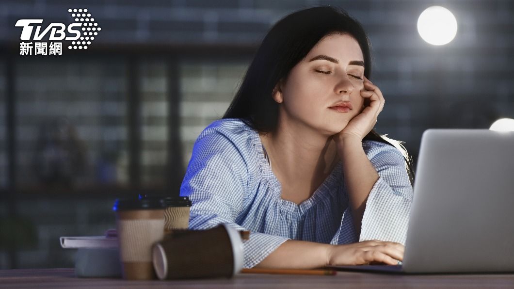 不熬夜才能維持腎臟的健康。(示意圖/shutterstock達志影像)