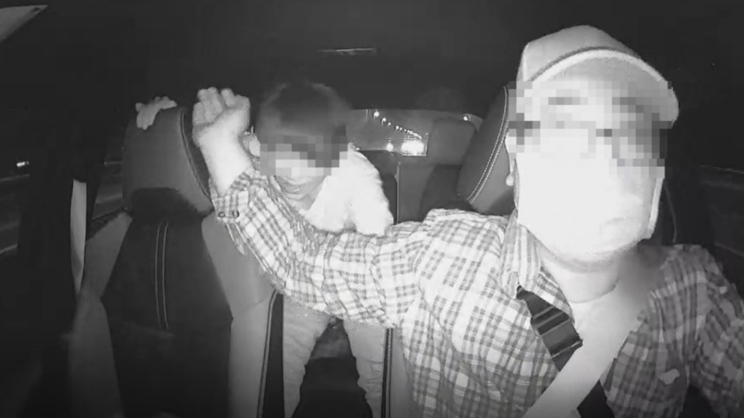 屏東版「腳交女」！國道上踹手煞、撥排檔　警方出手了
