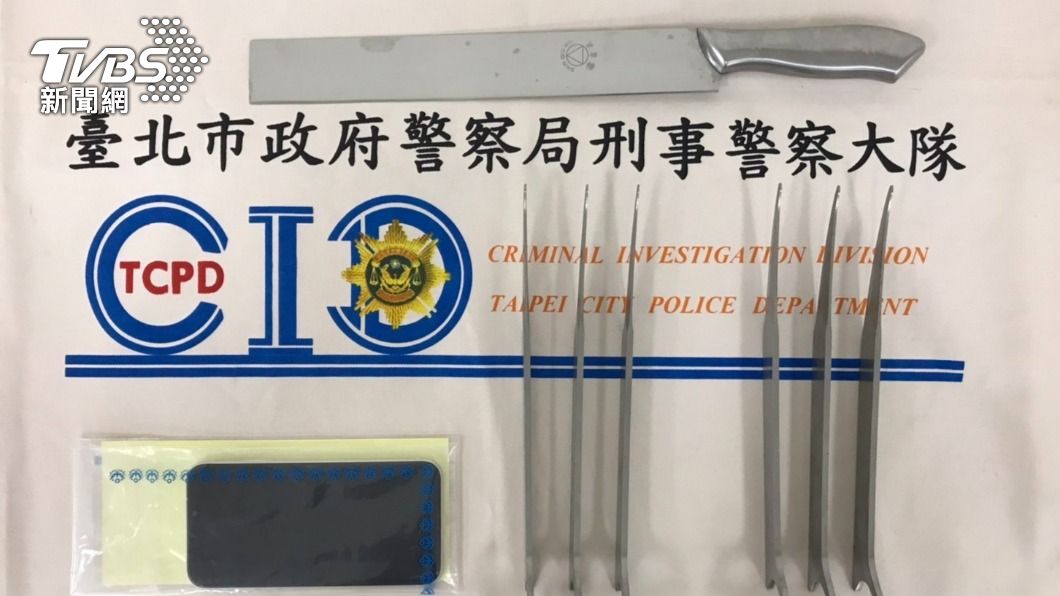 警方查扣犯罪工具。(圖/TVBS)