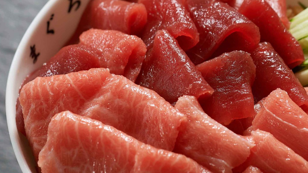 客製化的澎湃鮪魚丼讓人口水直流！。（圖／翻攝自Hakkoku官網）