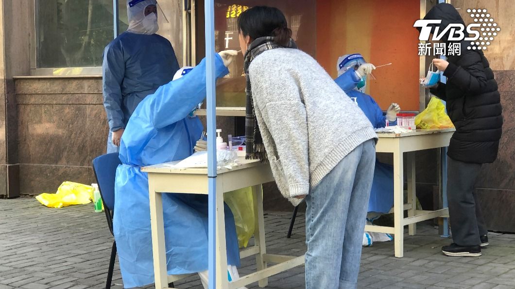 美聯社報導指上海當局悄悄改變標準，混淆真實的死亡人數。（圖／達志影像美聯社）