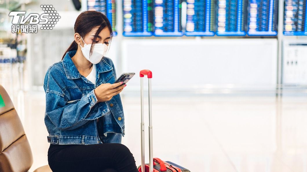 這名女網友最後憤而在機場跟男友提出分手,獨自離開。