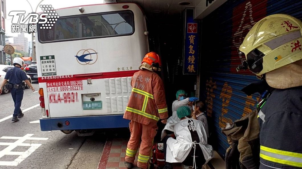 等車民眾受傷。(圖/民眾提供)
