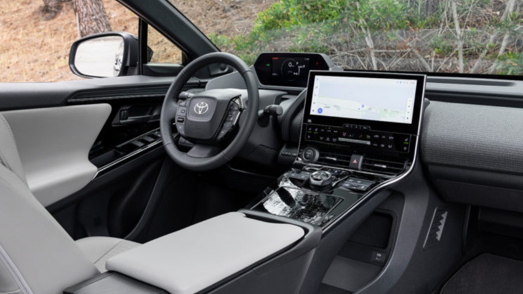 Toyota於bZ4X車內導入新世代內裝設計思維。(圖/翻攝自Toyota)