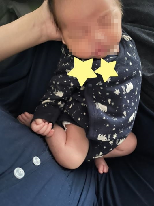 孩子彎腳照片引來誤會，警方上門全是烏龍一場。（圖／翻攝自代田光部落格）