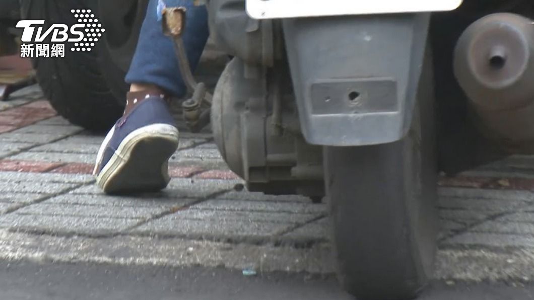 讓國三孫無照騎車上學 公公扯「早上沒警察」媳炸翻