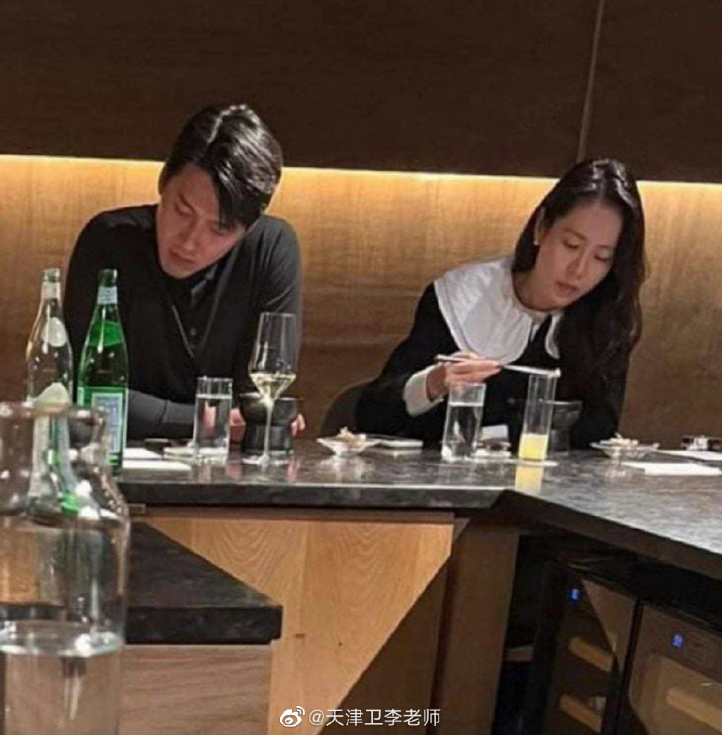 粉絲在紐約巧遇孫藝真和玄彬。(圖/翻攝自微博)