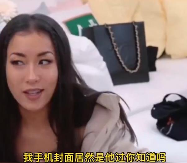 吉克雋逸自曝曾將手機桌布設為李榮浩照片。(圖/翻攝自「娛評八公」微博)