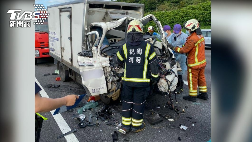 國道1號小貨車追撞聯結車 車流塞爆10公里