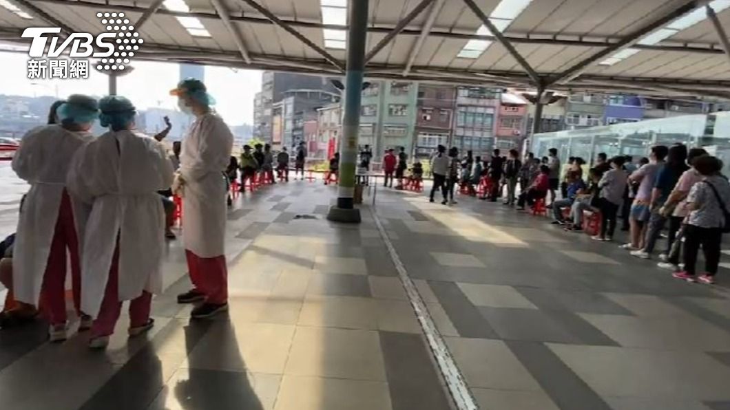 大部分民眾都是確診者的接觸者,但未收到匡列通知。(圖/TVBS)