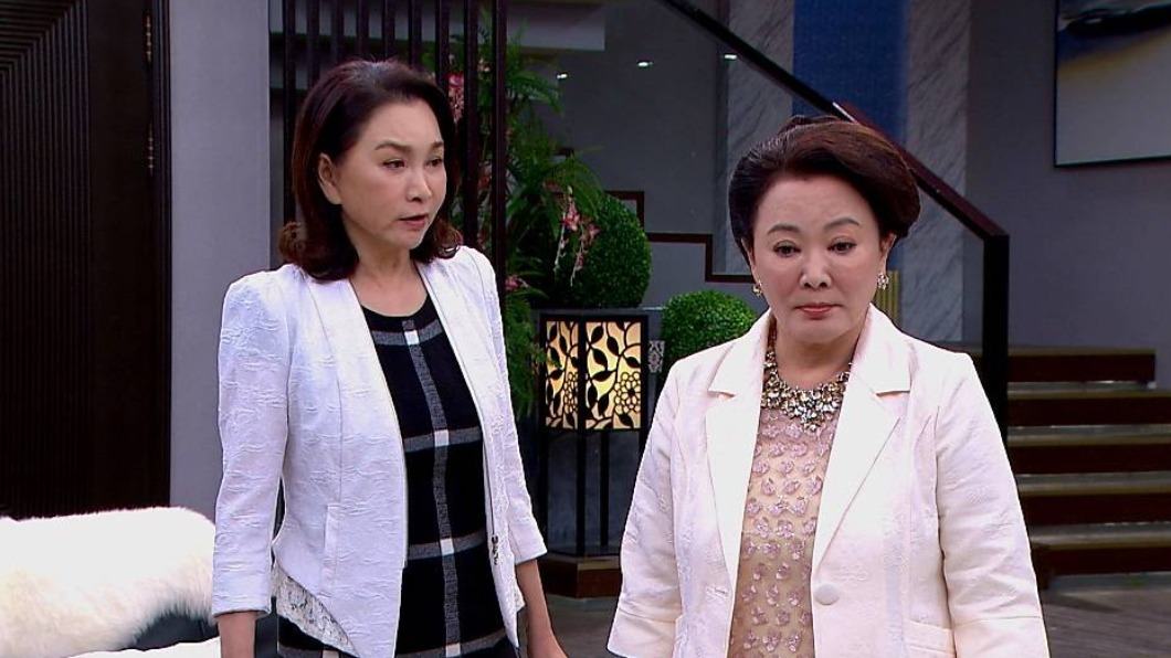 張琴(右)演出張瓊姿的婆婆。(圖/三立電視提供)