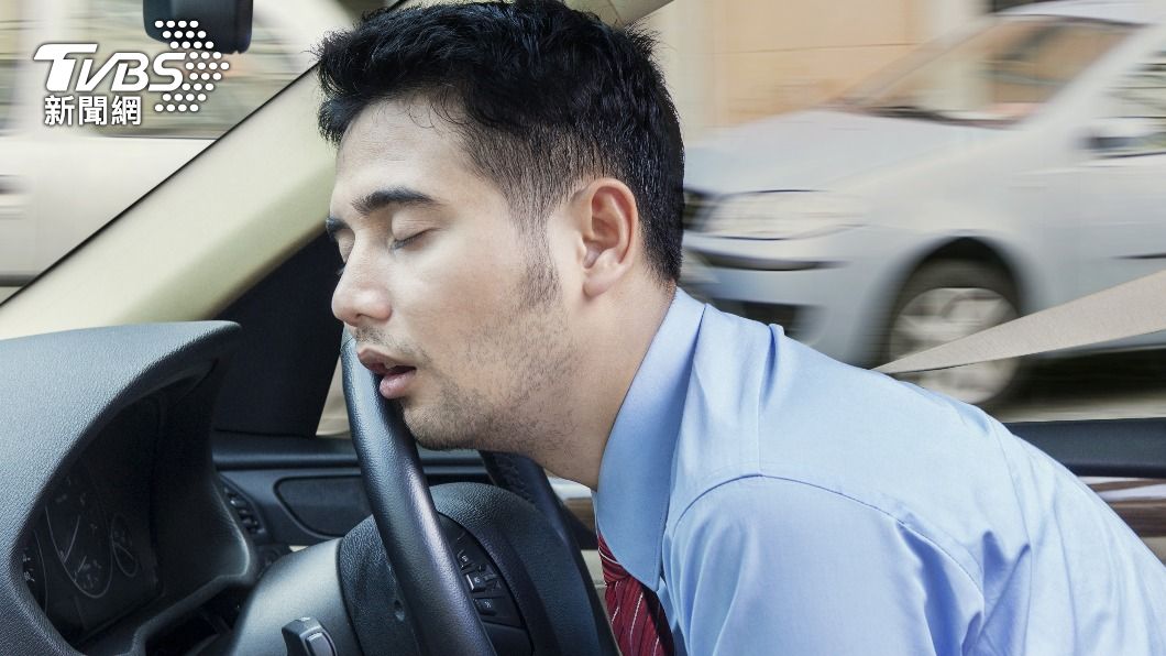 你累了嗎？英竊賊偷車睡著被活逮　車主哭笑不得