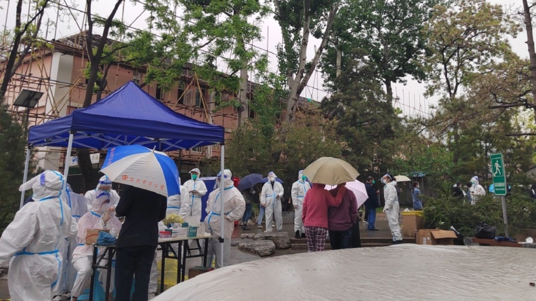 北京迎接五一假期首日,遊客較去年減少37.5%。(圖/翻攝自微博)