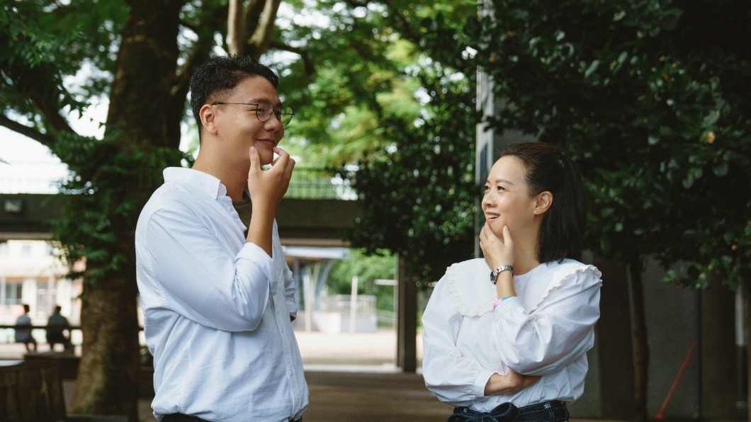 阿翰和曾寶儀回到校園。（圖／三立提供）