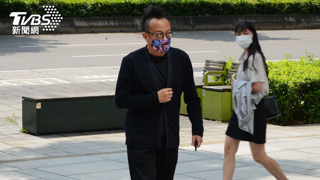 歌手黃大煒一早就到場致哀。(圖/許方正攝)