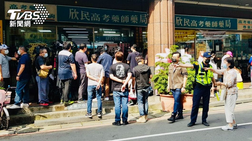 人人搶快篩！他點破職場暗黑現實　「先篩根本白癡」上班族淚推