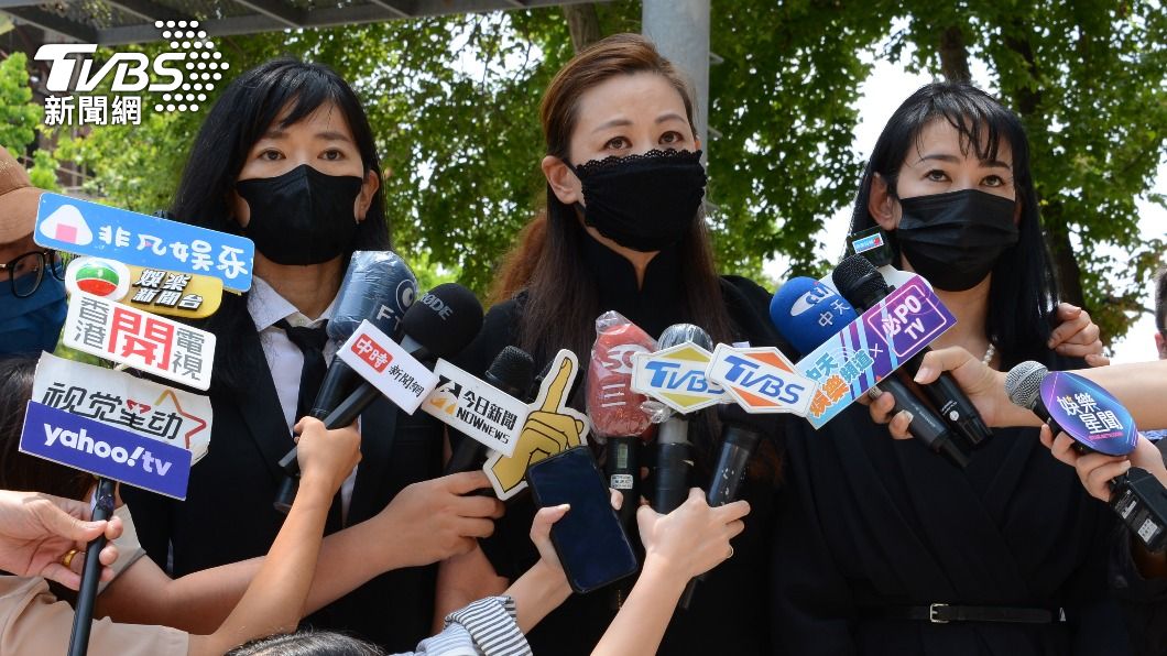 王羽3女久違團聚 送別嚴父「他的終身成就不只金馬獎,還有我們」