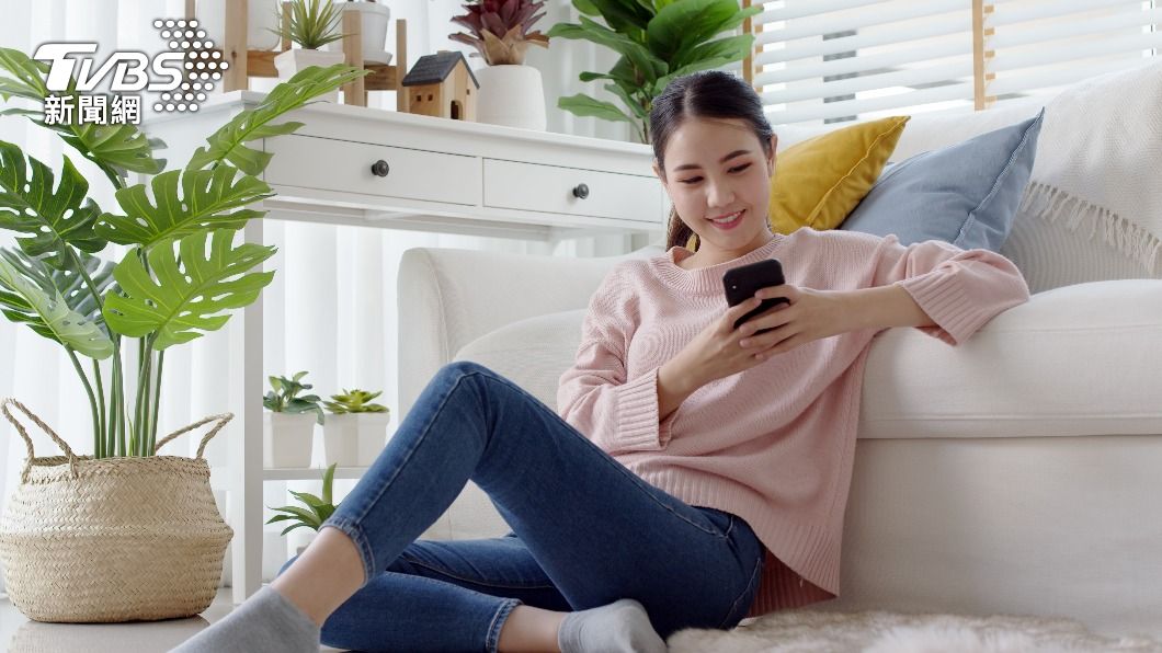 親密關係若缺少笑聲,恐導致關係變質。(示意圖/shutterstock達志影像)