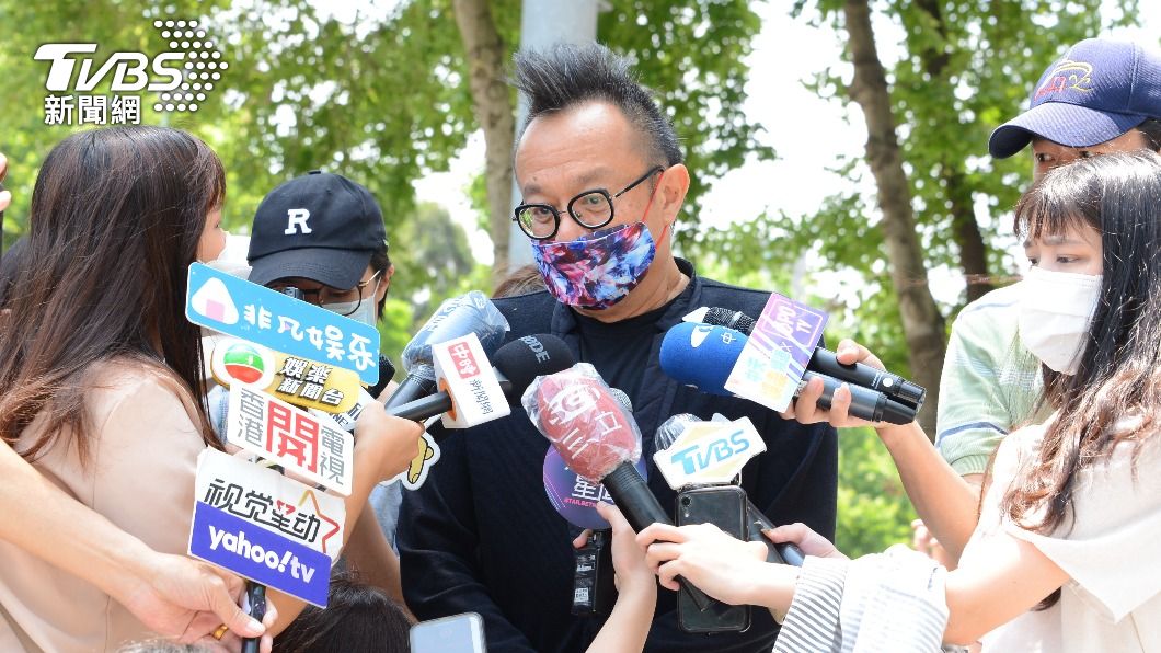 黃大煒現身王羽告別式追憶這位大前輩。（圖／許方正攝）