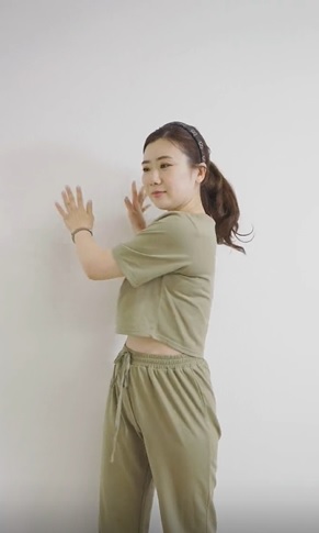 運動影片露出肚皮。(圖/翻攝福原愛抖音)