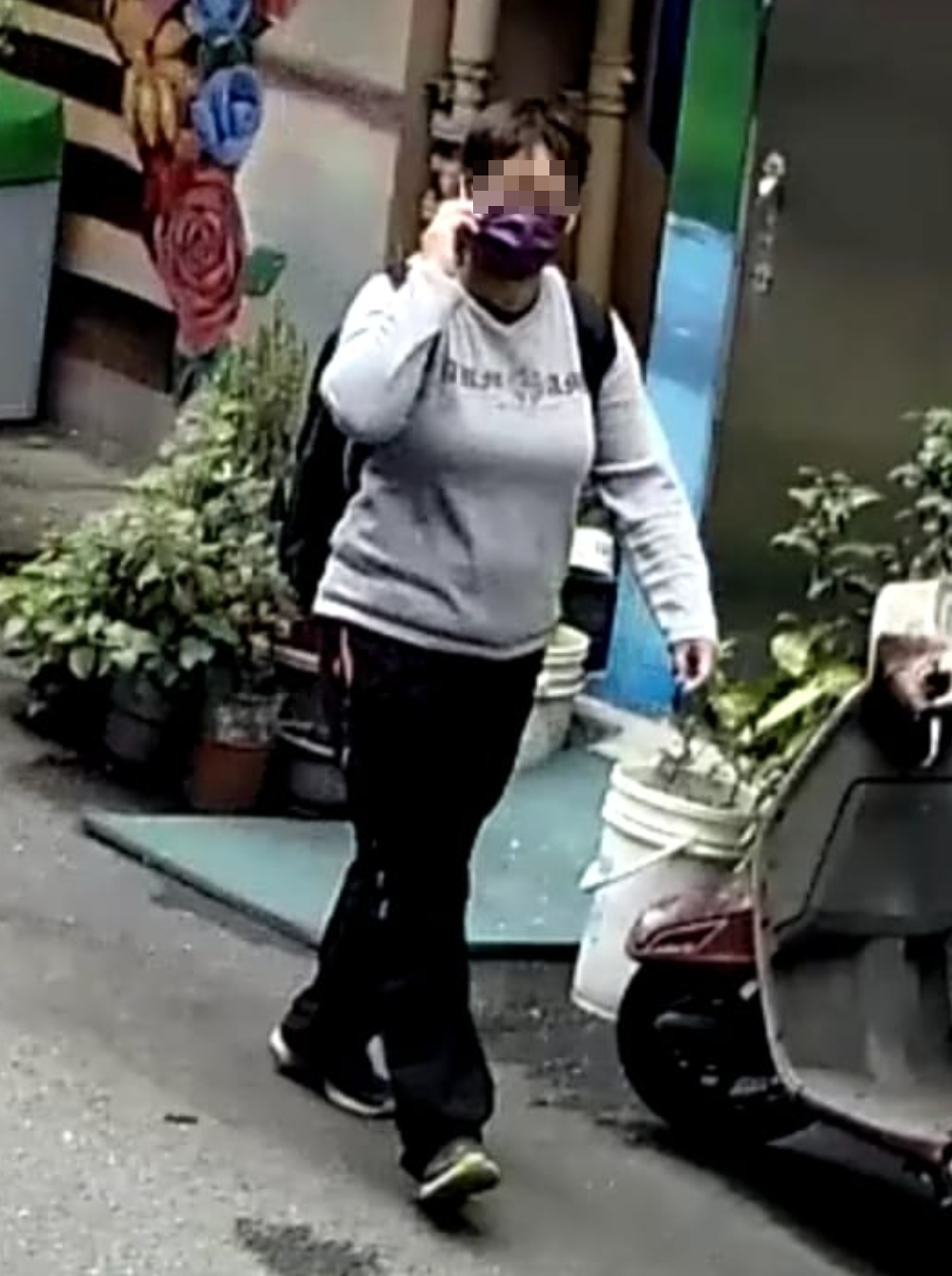 邱婦家人將嫌犯的影像PO上網請求網友指認。(圖/翻攝自爆料公社)