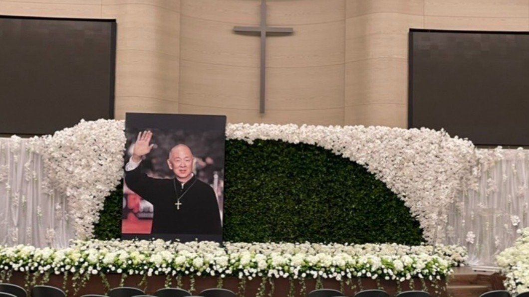 追憶王羽/3女兒團聚送別獨臂刀王父 十字架瀟灑遺照燦笑揮手